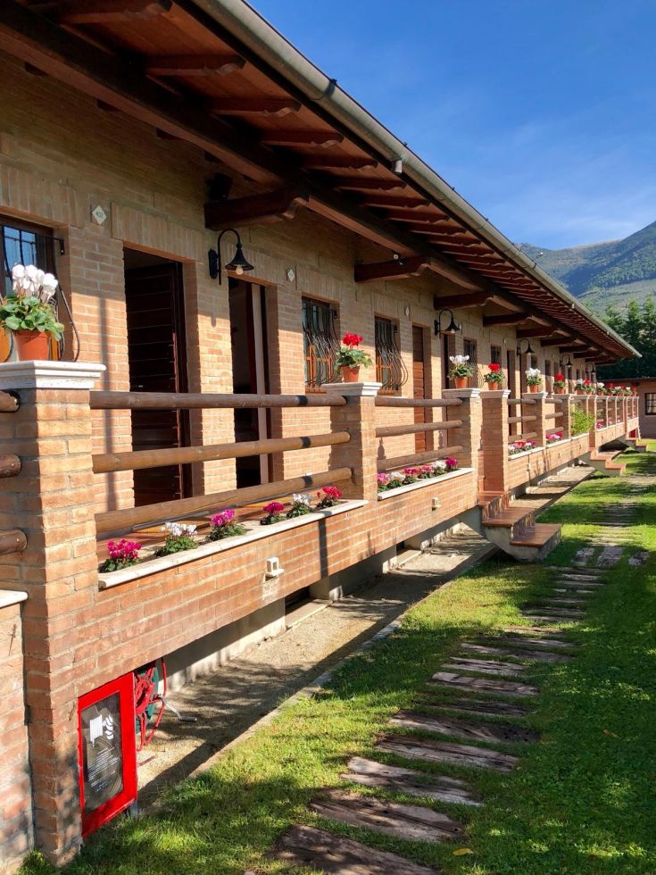 Scorcio dell'Hotel Villa Verde, caratterizzato da camere accoglienti e un giardino ben curato.
