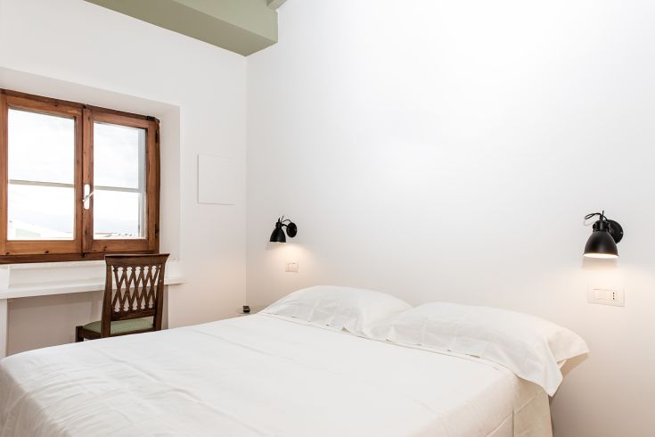 Comfortable room with a double bed and a view of the surrounding nature. Perfect for relaxation moments.