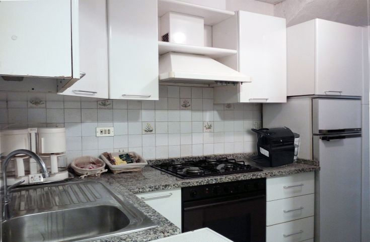 Cucina ben attrezzata, adatta per famiglie e gruppi che cercano un ambiente confortevole per soggiornare.
