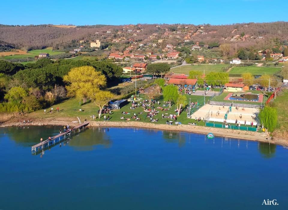 Un'area divertente e accogliente vicino al Lago Trasimeno, ideale per attività all'aperto, relax e momenti in famiglia.