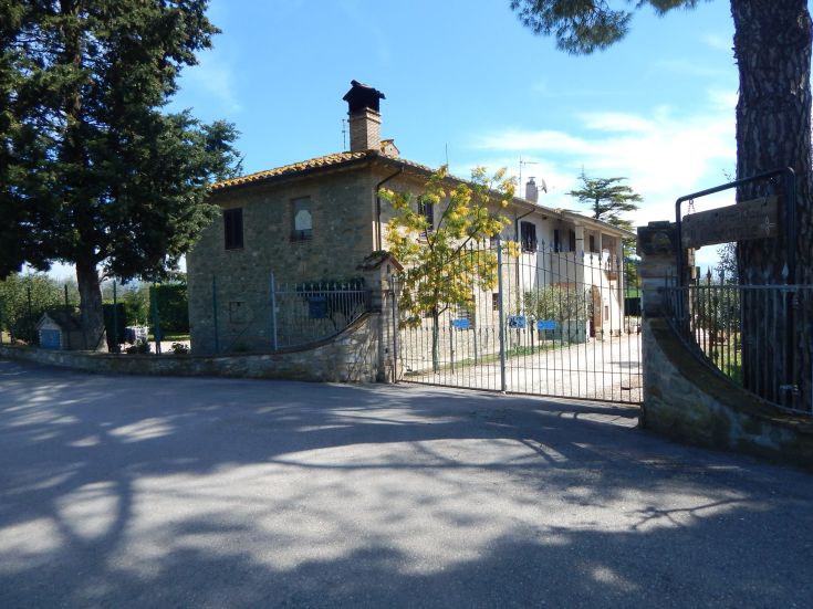 Il B&B Il Cascinale si trova nella campagna umbra, un luogo tranquillo per rilassarsi immersi nella natura.