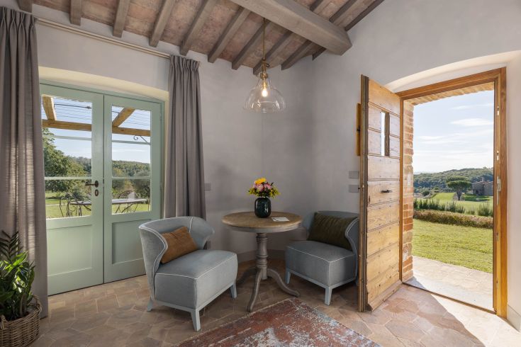 A peaceful place in Umbria, surrounded by greenery, providing simple spaces for events and relaxation.