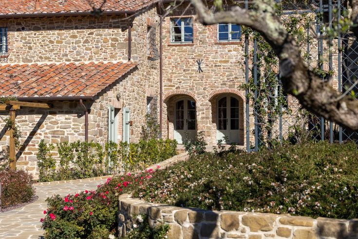 A serene Umbrian village surrounded by nature, filled with charming views and a peaceful atmosphere.