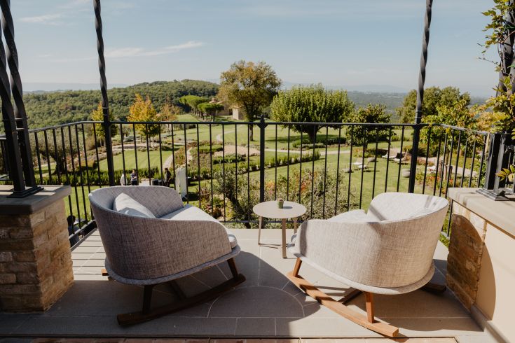 A cozy outdoor space in Umbria, perfect for relaxation and special gatherings.
