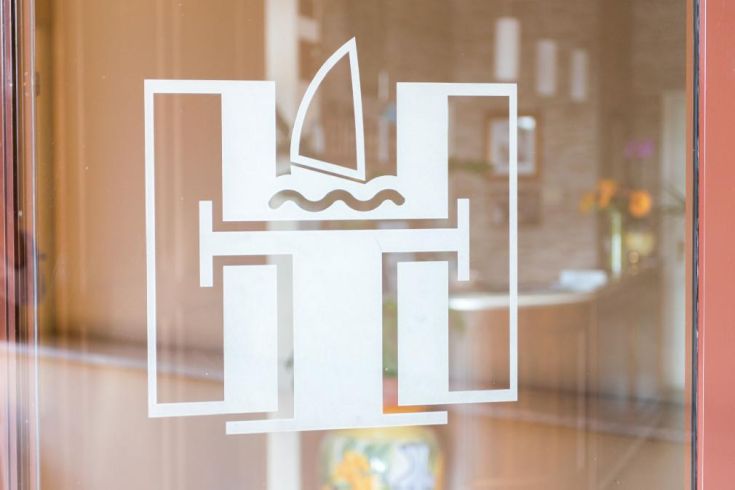 Logo de l'hôtel Torricella, situé dans un endroit tranquille près du lac Trasimène, en Ombrie.