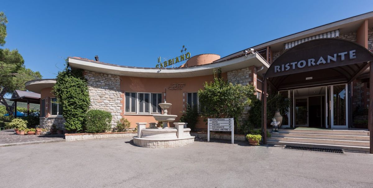 Discover Hotel Il Gabbiano, nestled among the gentle Umbrian hills, just steps from Lake Trasimeno.