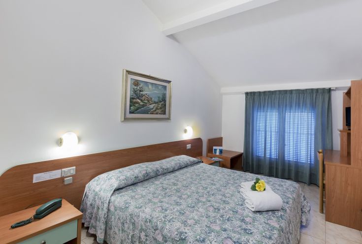 Comfortable space with essential decorations, perfect for relaxation and stay.