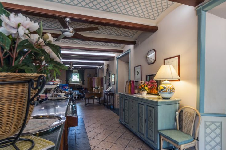 Entrance of Hotel Kursaal featuring a simple decor and welcoming atmosphere.