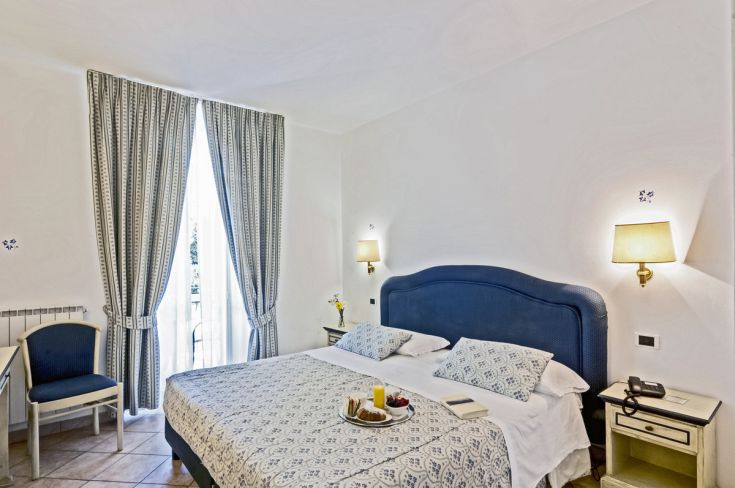 Cozy and well-lit room with simple, functional furniture, perfect for a relaxing stay.