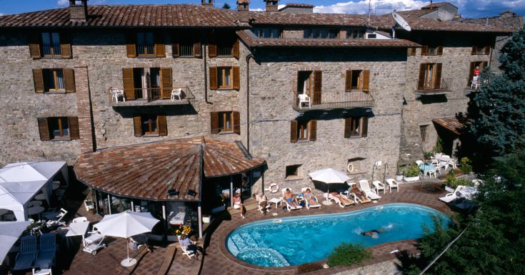 Historisches Gebäude mit Pool, gelegen im ruhigen Dorf Castel Rigone in Umbrien.