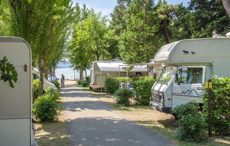 Equipped camper area with access to Lake Trasimeno. Perfect spot for relaxation and nature.