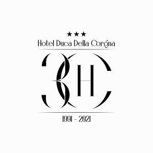 Logo de l'Hôtel Duca della Corgna, une représentation simple de l'élégance et de l'accueil.