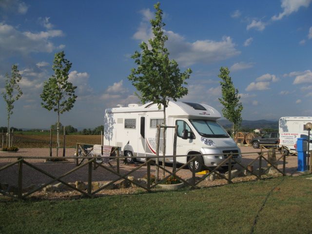 Immerso nella natura umbra, l'agriturismo offre un ambiente tranquillo per escursioni e passeggiate.