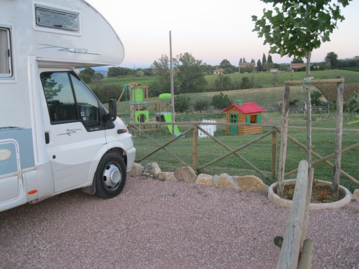Questo agriturismo si trova nel centro dell'Umbria, circondato da aree verdi e con spazi dedicati ai bambini e al relax.