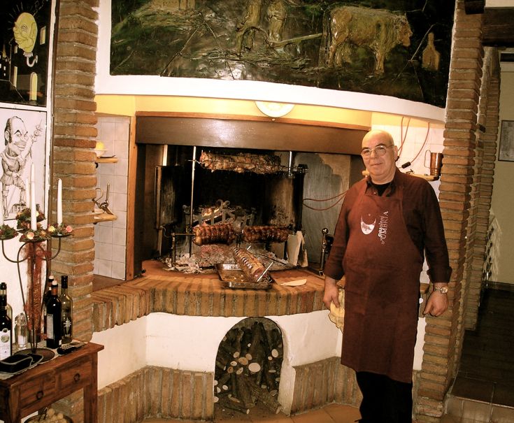 Il ristorante presenta un ambiente confortevole, specializzato in piatti alla brace e zuppe locali.