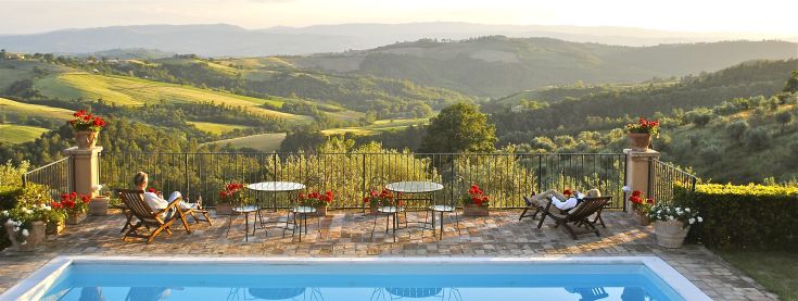 Villa circondata da natura, con piscina, perfetta per momenti di relax e comfort nelle colline umbre.