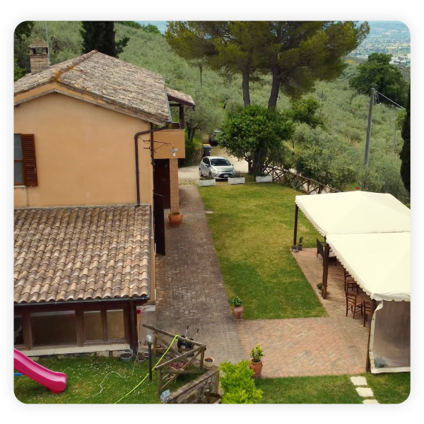 Agriturismo Il Moraiolo : un havre de paix entouré des collines verdoyantes d'Ombrie, idéal pour une escapade relaxante.
