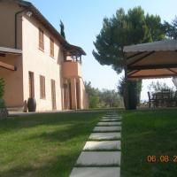 A farmhouse surrounded by Umbrian hills, perfect for relaxing moments immersed in nature.