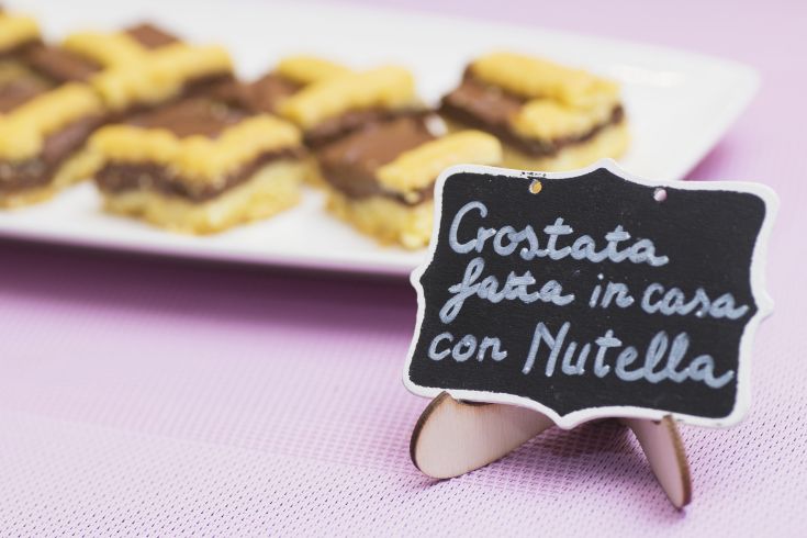 Nutella tart made with a cookie base, perfect for a simple snack.