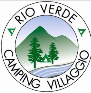 Camping Rio Verde is located in a green area, perfect for camping and outdoor activities.