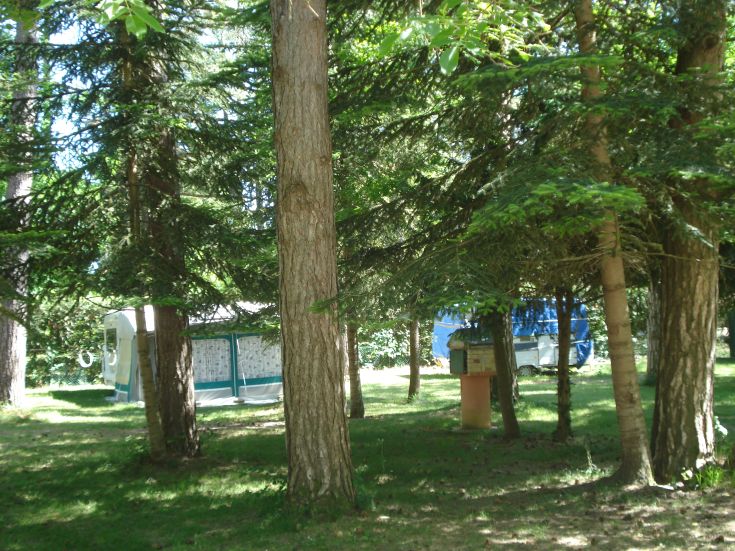A camping site surrounded by nature, perfect for a peaceful and comfortable stop.