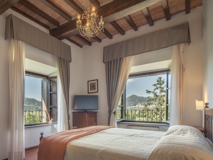 Eine einfache Kamera mit Panoramablick auf die umbrischen Hügel, perfekt für einen ruhigen Aufenthalt.