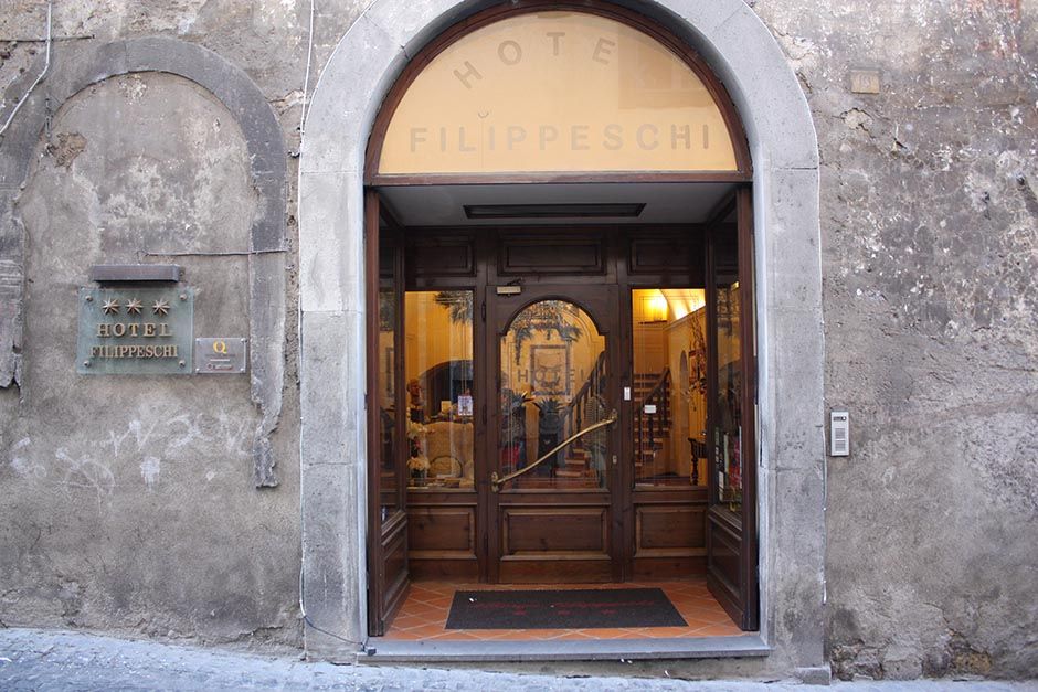 Hotel Filippeschi warmly welcomes guests in the center of Orvieto, just steps from the Cathedral.