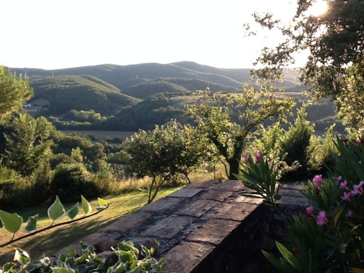 Panorama delle colline umbre, un paesaggio tranquillo adatto a chi ama la natura.