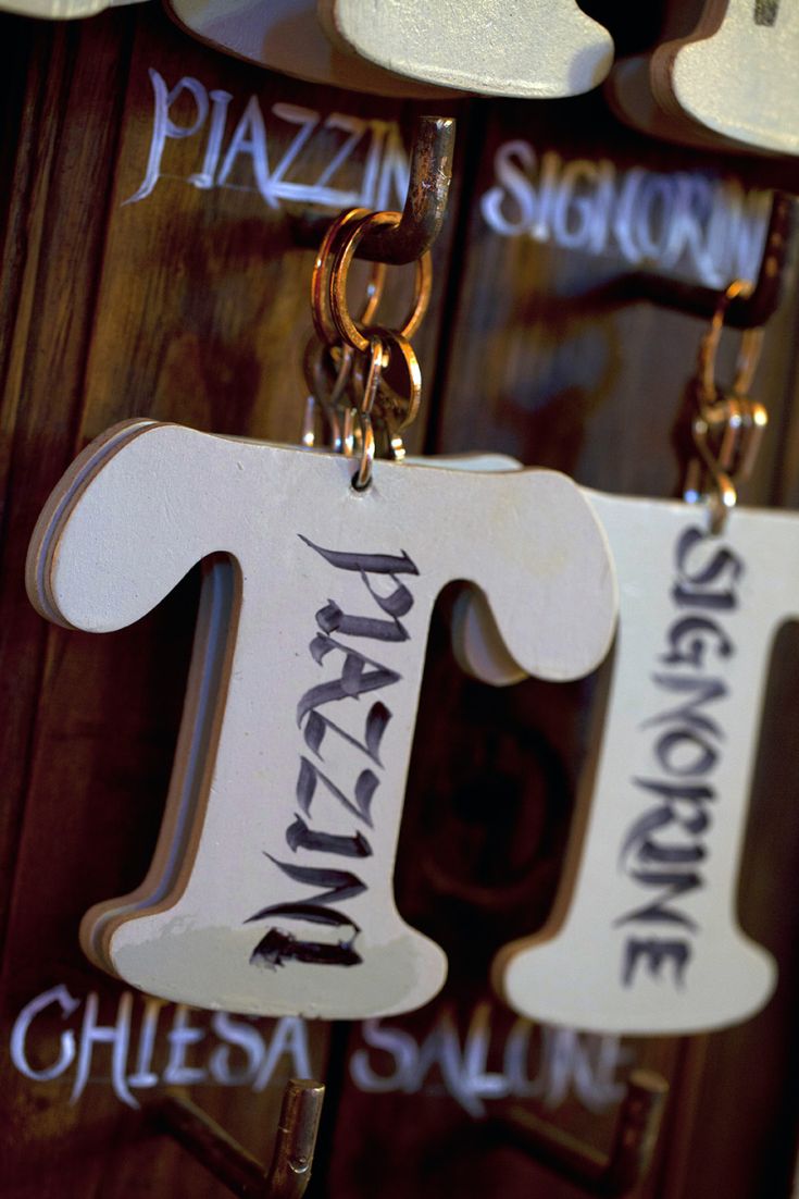 Historic keys with names hanging on a wooden support, evoking elements of local tradition and culture.
