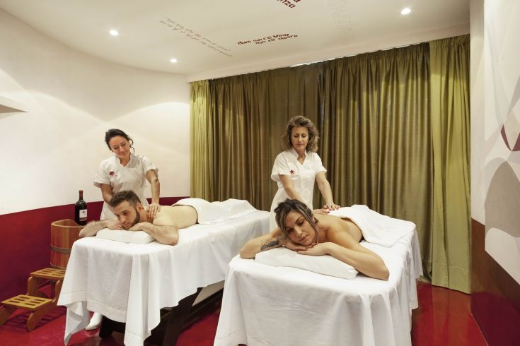 Relaxing treatment in a warm and cozy environment, perfect for reconnecting with oneself.