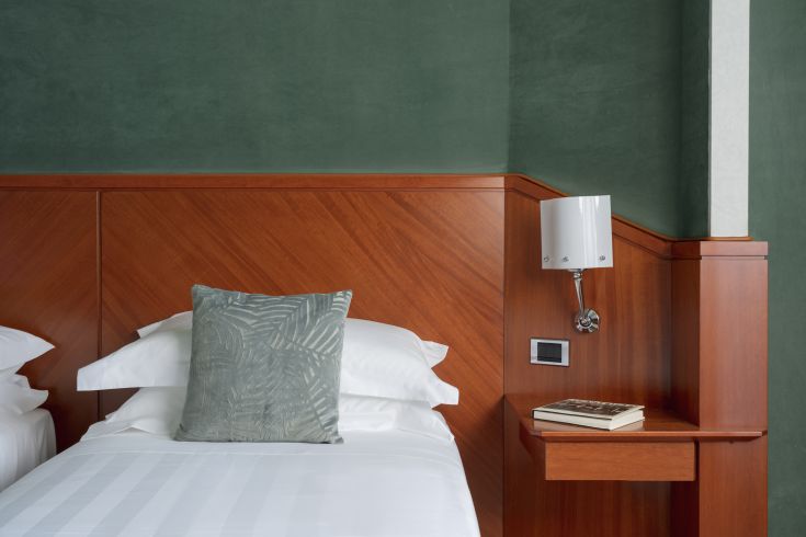 Spazi accoglienti con arredi semplici per un soggiorno confortevole al Perugia Park Hotel.