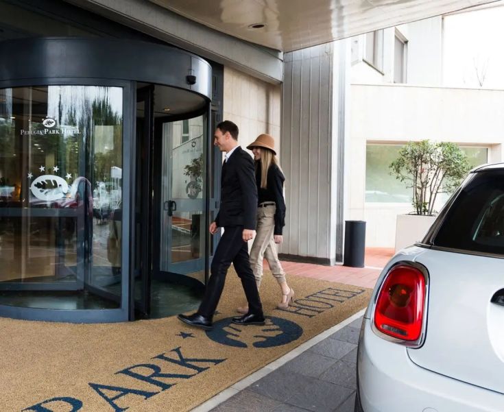 Ingresso del Palazzo Perugia Park, un ambiente confortevole situato nel cuore dell'Umbria.