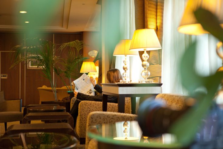 A cozy space with lamps and plants, perfect for enjoying a moment of relaxation.