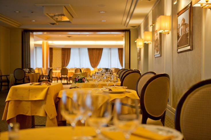 Restaurant with yellow tablecloths and a cozy atmosphere, perfect for special dinners.