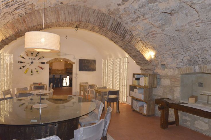 A cozy ambiance with contemporary decor, perfect for wine tasting.