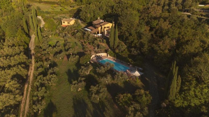 Au milieu des oliviers, l'Agriturismo San Felicissimo dispose d'une piscine et d'une vue panoramique sur la campagne ombrienne.