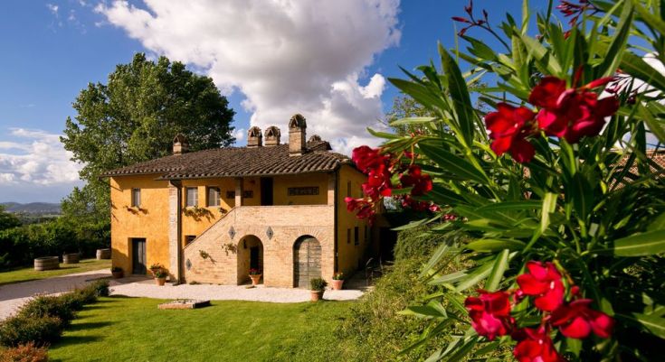 Agriturismo Fattoria dei Comignoli, un luogo che offre un'accoglienza semplice e genuina nel cuore dell'Umbria.