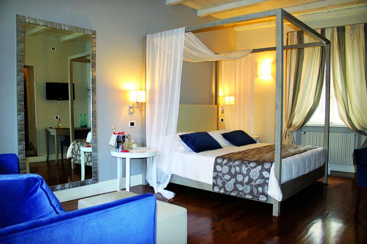 Cozy and functional room in the Charleston Palace, perfect for a serene stay in Umbria.