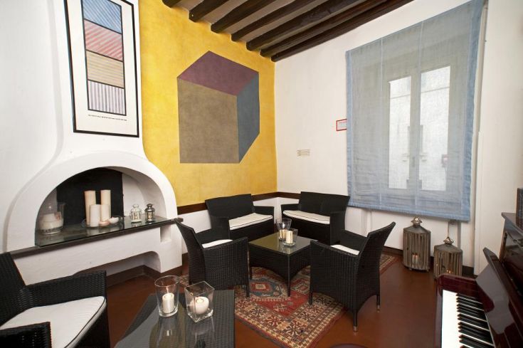 A comfortable communal area with modern furniture and a well-maintained appearance.