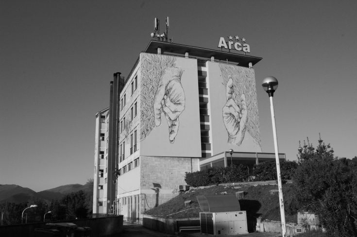 Hotel Arca features a cozy design with walls adorned by an original mural, providing a comfortable atmosphere.