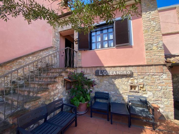 Ein charmantes Agriturismo in einem Steingebäude, perfekt für einen erholsamen Urlaub und zur Erkundung der umbrischen Kultur.