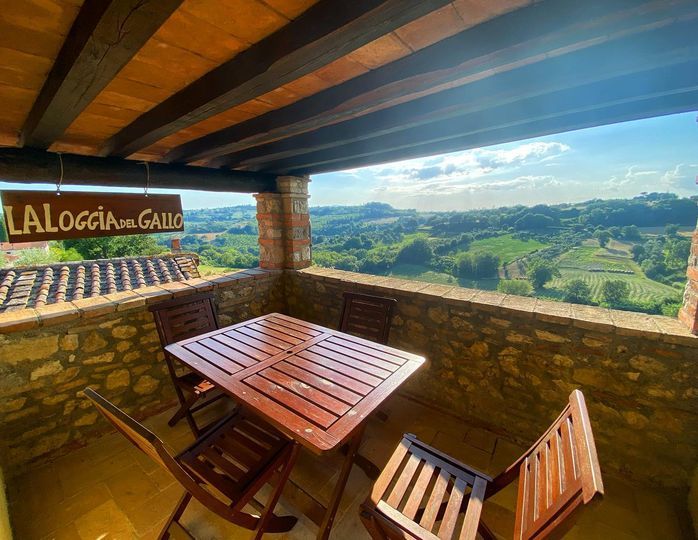 Eine ruhige Ecke mit Blick auf die umbrische Landschaft, perfekt um die Natur zu genießen.