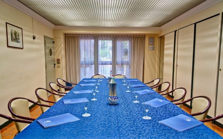 A simple and functional meeting room, suitable for business meetings.