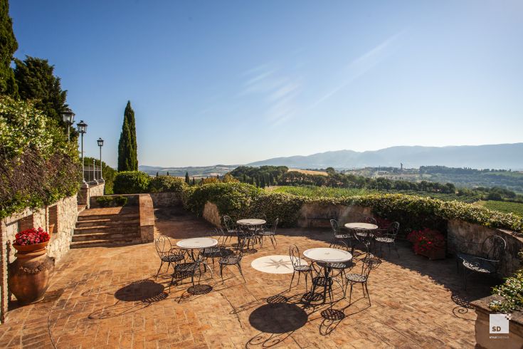 A serene outdoor area nestled in the Umbrian countryside, perfect for moments of relaxation.