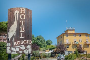 Struttura ricettiva con accoglienza amichevole e prodotti locali, situata in posizione comoda.