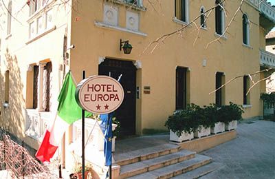 Hotel in stile Liberty, situato nel centro di Perugia. Dispone di servizi confortevoli e una calda atmosfera.