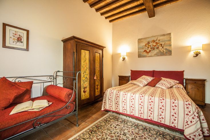 Spacious room in a simple style, featuring comfortable furnishings and a relaxing atmosphere.
