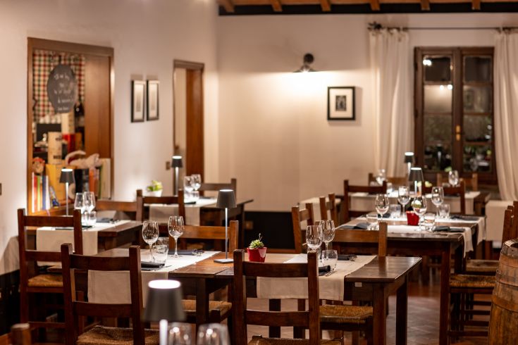 Simple interior of a restaurant with arranged tables and a relaxing atmosphere.