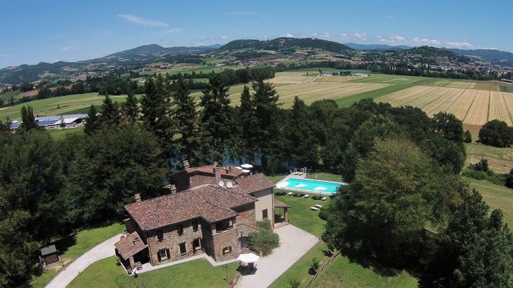 Agriturismo immerso nell'Alta Valle del Tevere, dotato di piscina e ampie aree all'aperto per il relax.