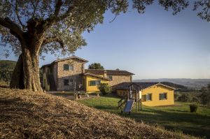 Casa Vacanze Il Poggio delle Ginestre, immersa nella natura, offre relax e panorama sulle colline circostanti.